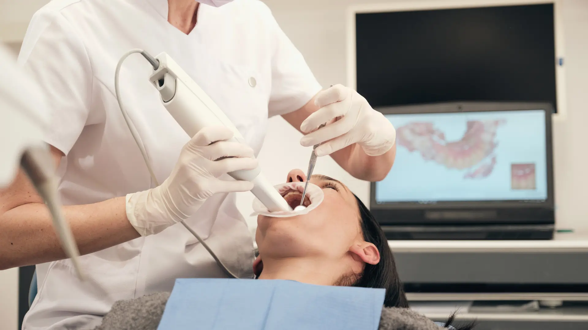 https://www.starlitedental.com/wp-content/uploads/2025/05/oral-cancer-screenings-2.webp